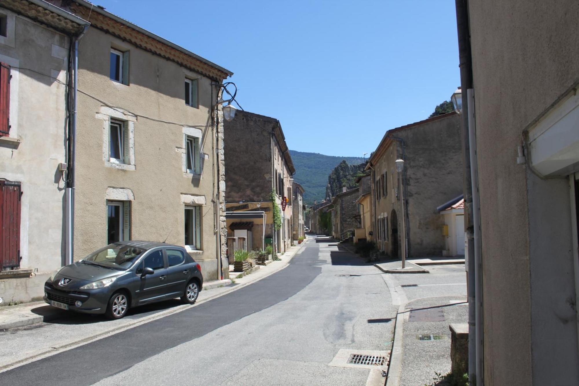 Comfortable Village In With Access To Large Garden With Beautiful Views